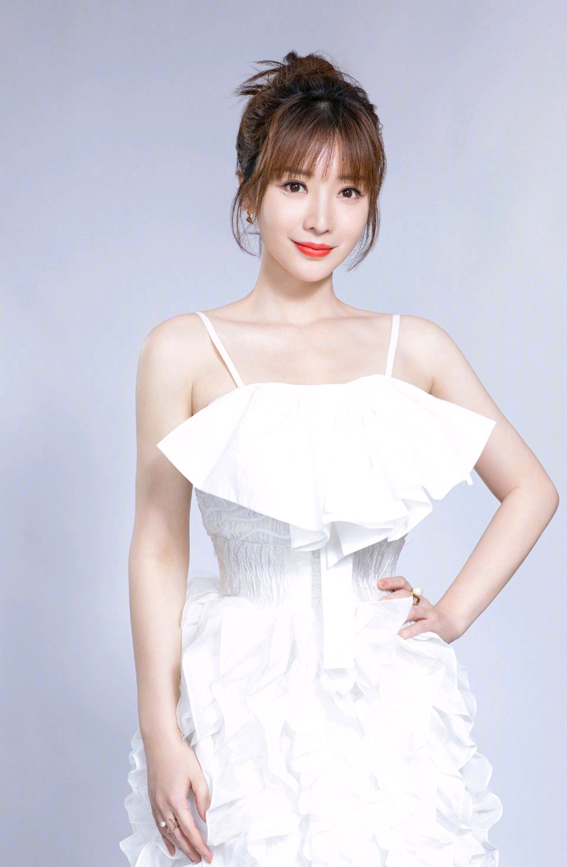 ���Ҵ���ɫ��������ȹ����������Ůһ��